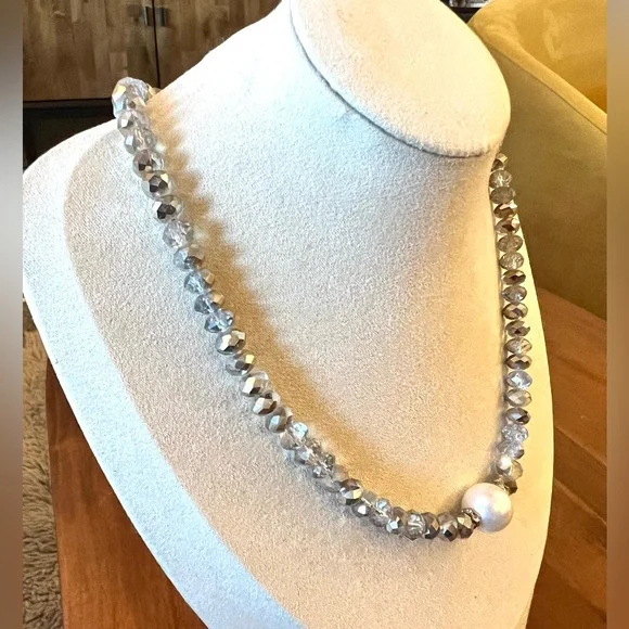 Silver and Clear Beaded Necklace with Faux Pearl - Picture 2 of 7